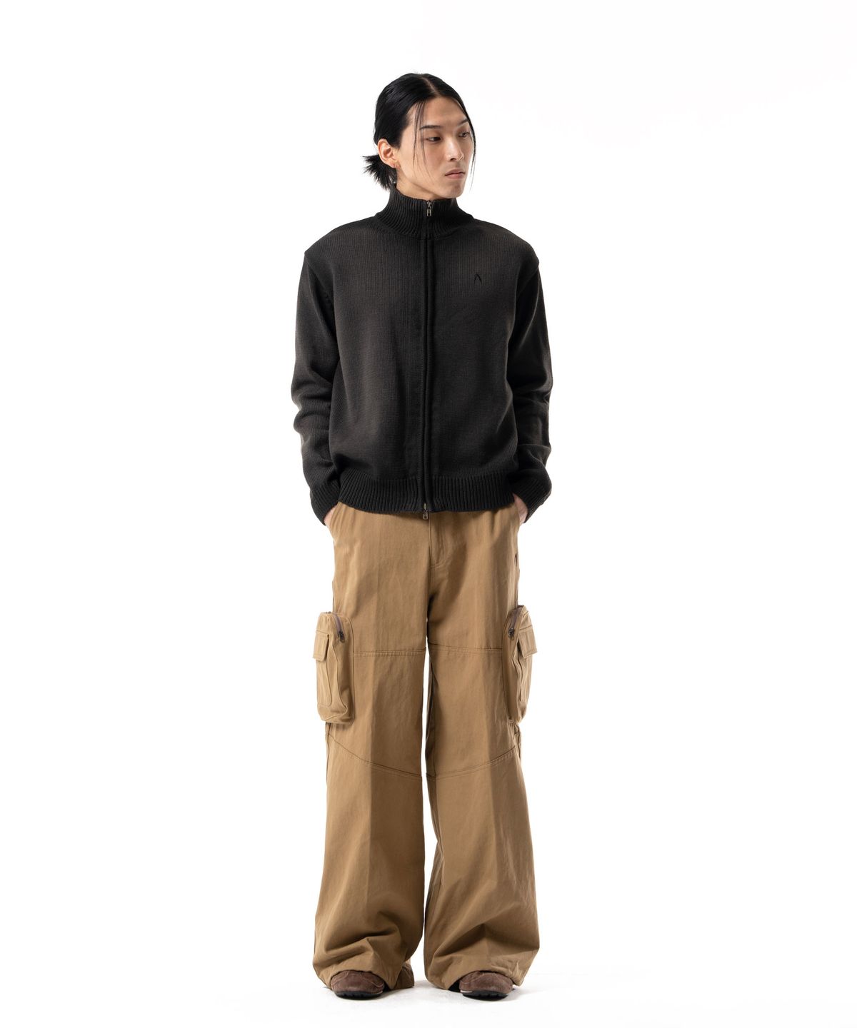 아캄(AAKAM) Gradient Zip-Up Sweater (Black)