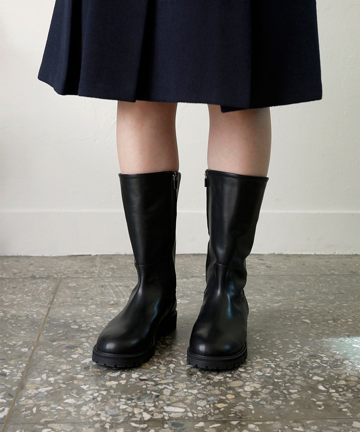 흰(HEENN) Chunky Sole Mid Calf Boots . Black