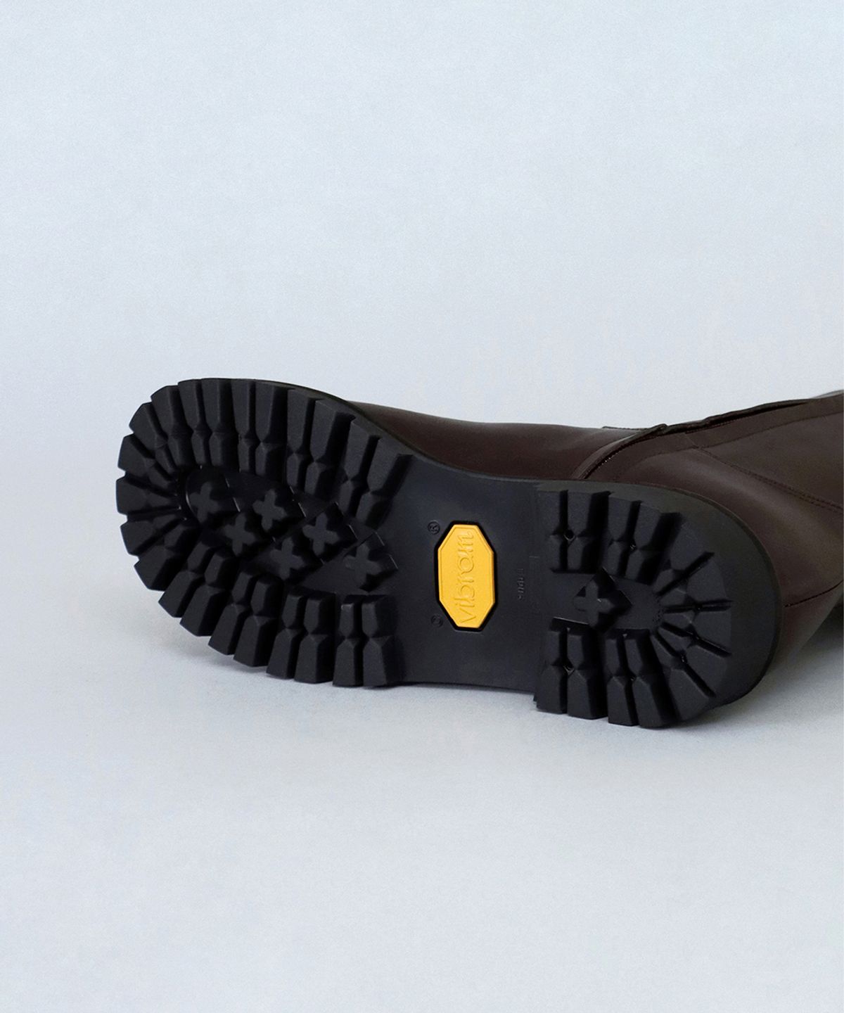 흰(HEENN) Chunky Sole Mid Calf Boots . Brown