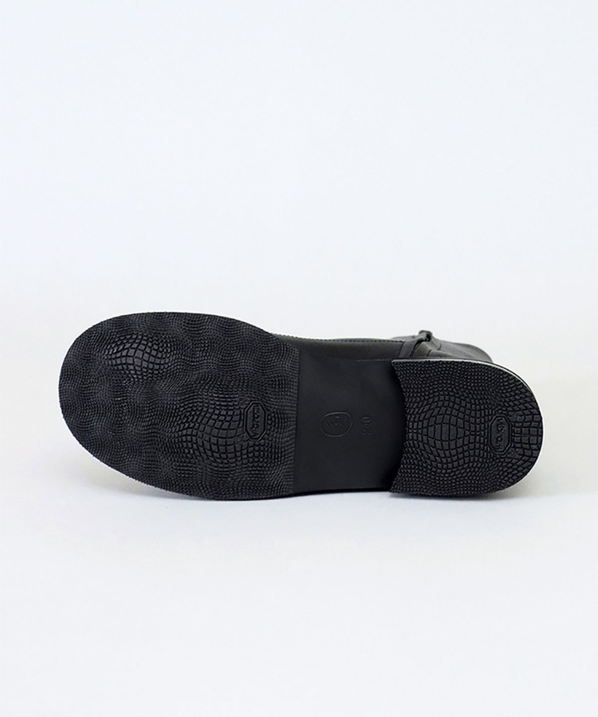 흰(HEENN) Mid Calf Monkey Boots . Black