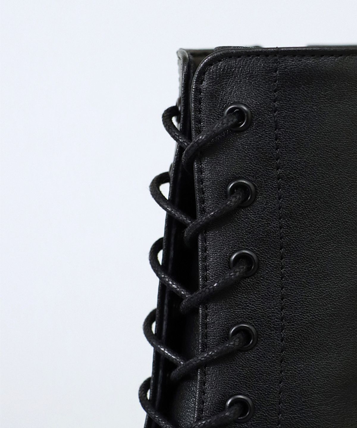 흰(HEENN) Mid Calf Monkey Boots . Black