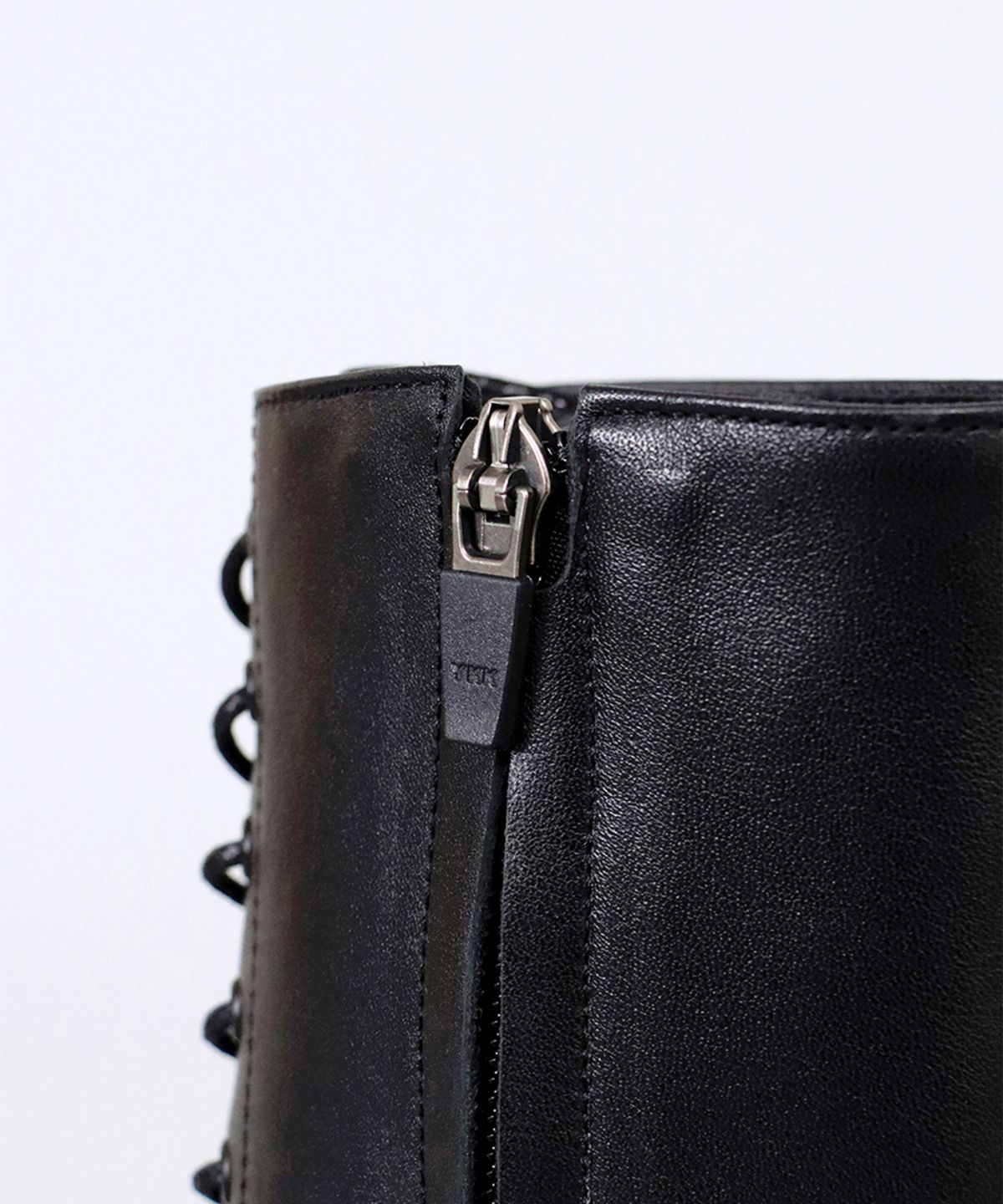 흰(HEENN) Mid Calf Monkey Boots . Black
