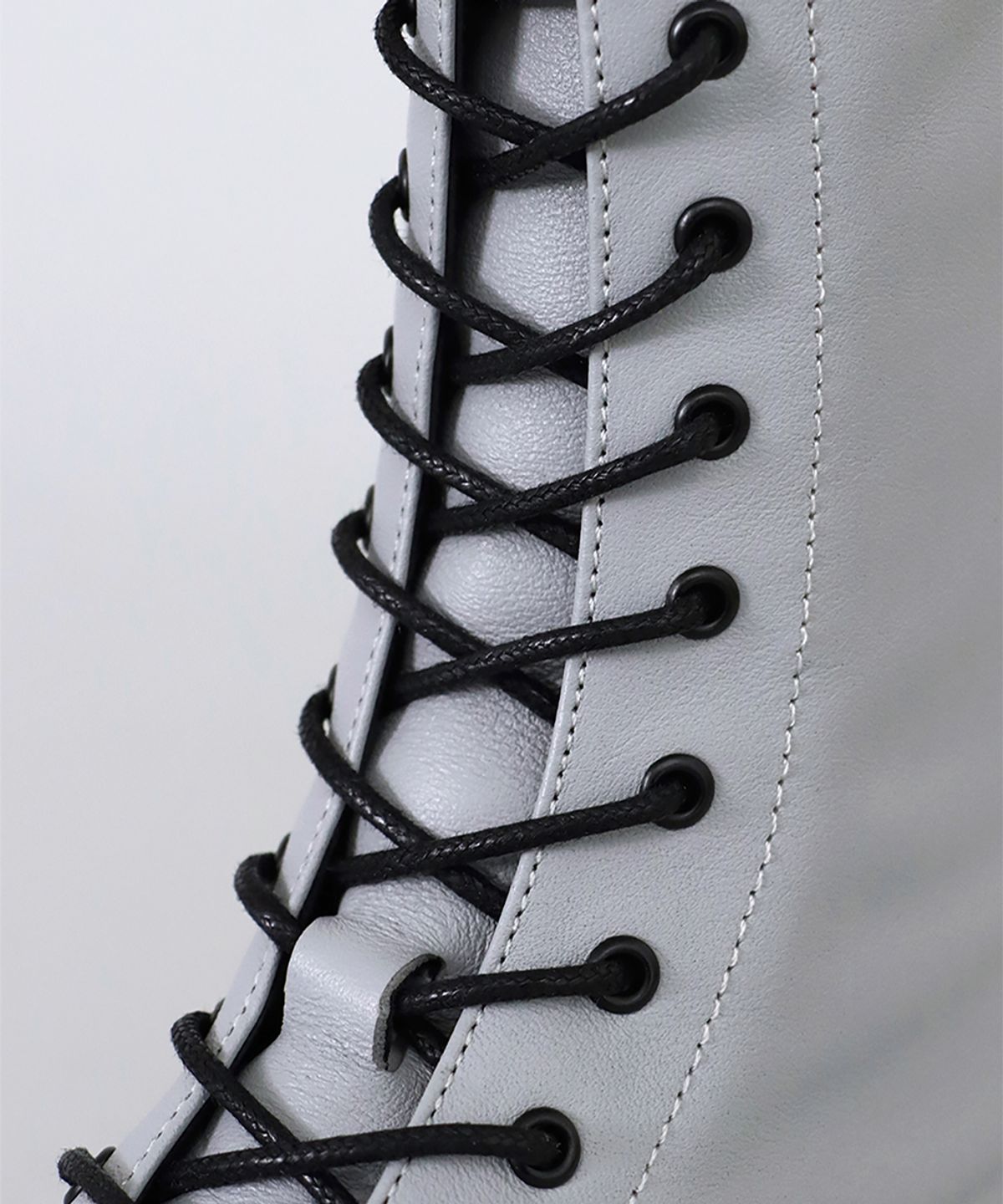 흰(HEENN) Mid Calf Monkey Boots . Cloudy Gray