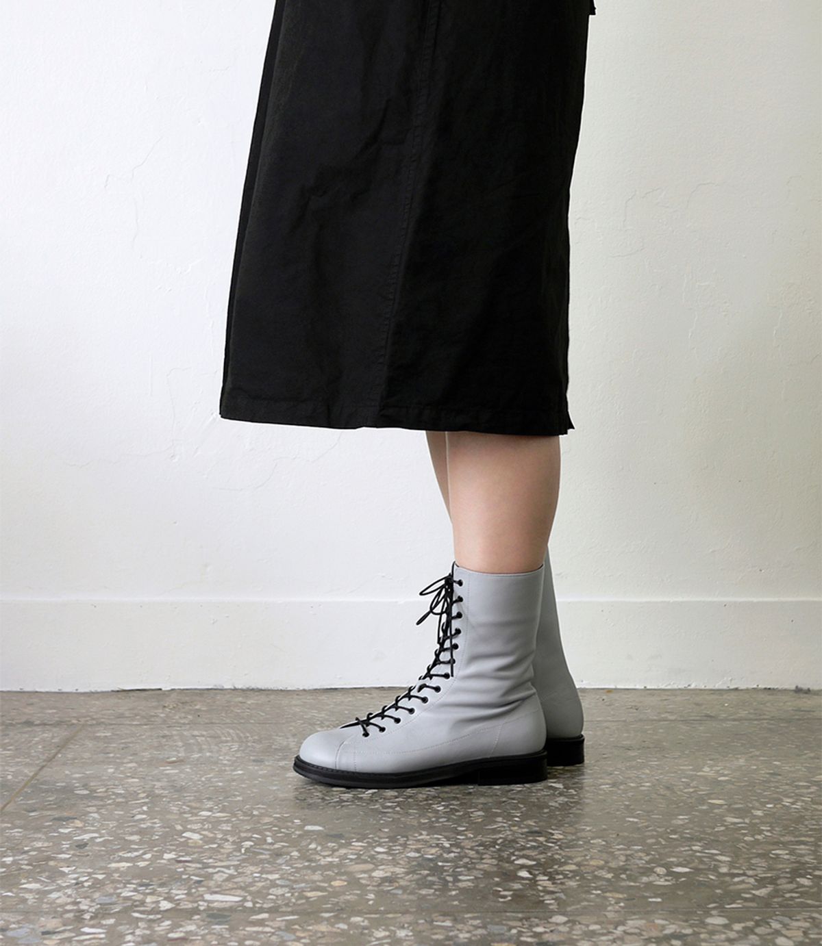 흰(HEENN) Mid Calf Monkey Boots . Cloudy Gray