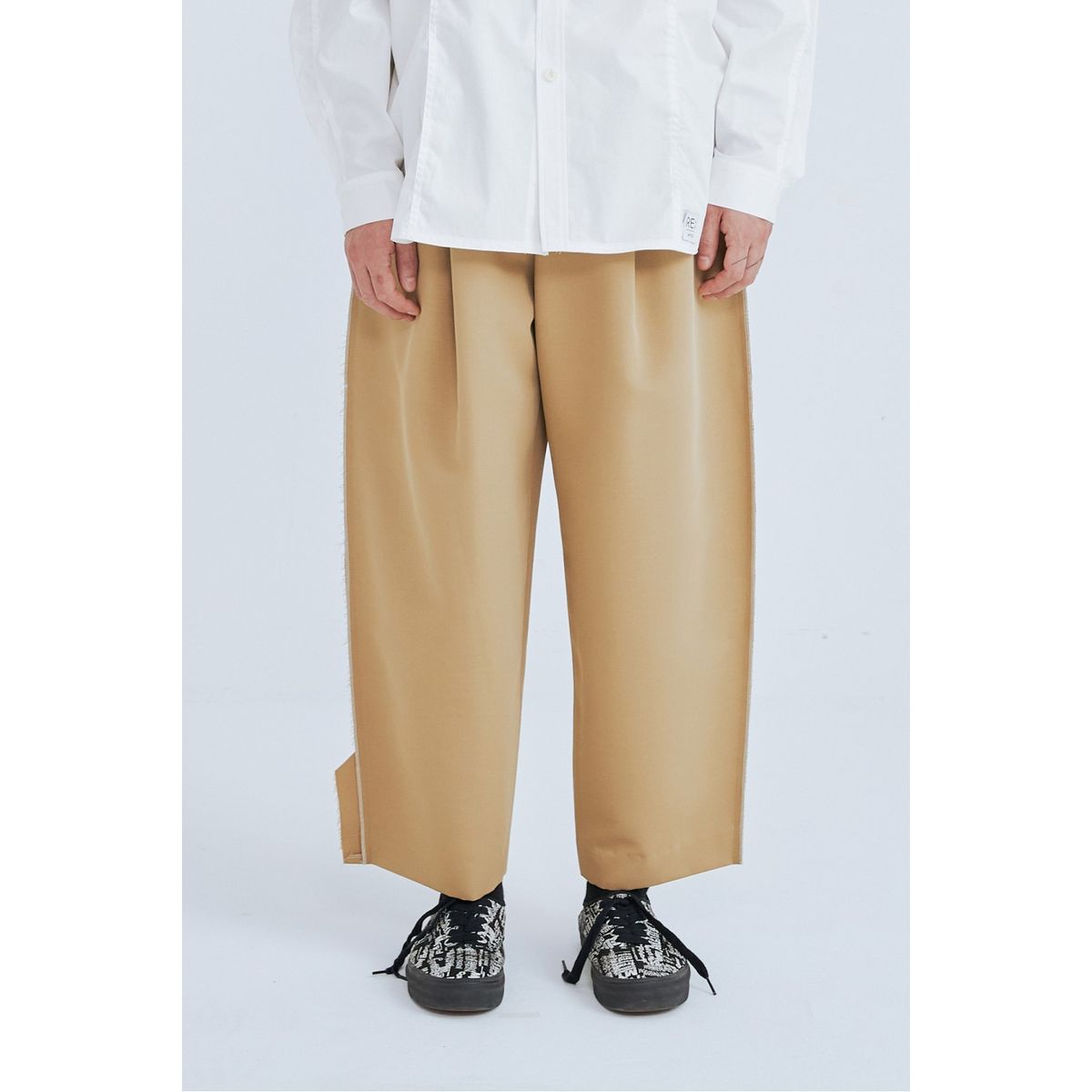 래코드(RECODE) Raw Edged Two Tuck Pants_RKPAA23606BEX