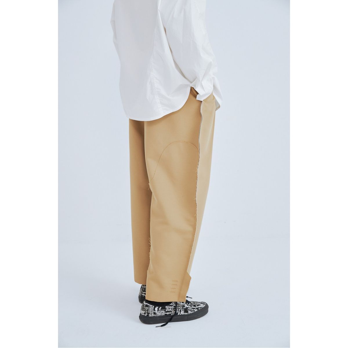 래코드(RECODE) Raw Edged Two Tuck Pants_RKPAA23606BEX