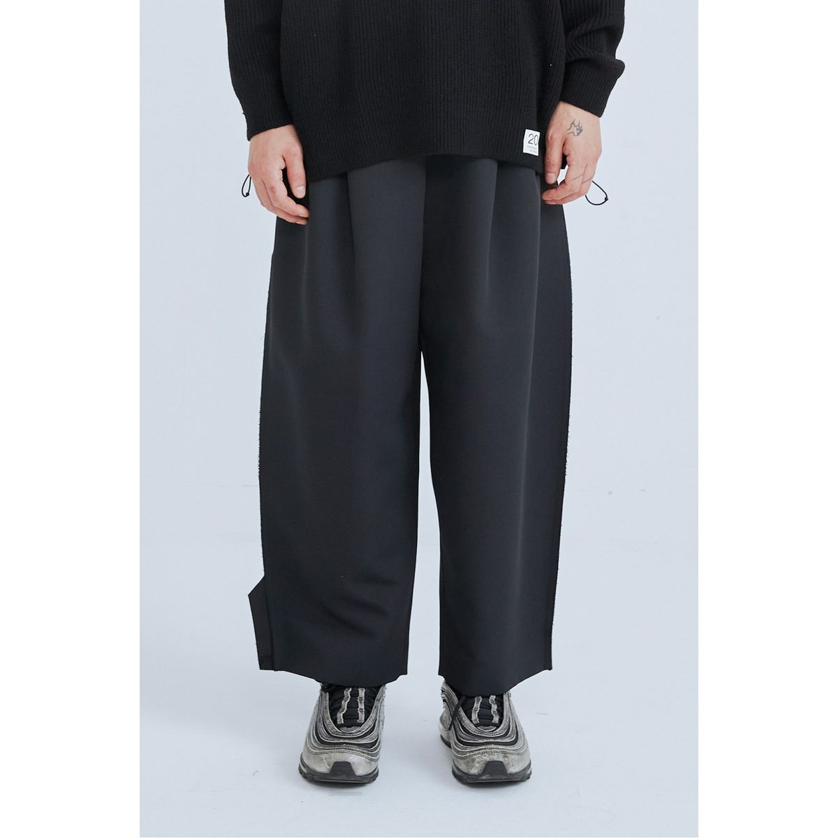 래코드(RECODE) Raw Edged Two Tuck Pants_RKPAA23606BKX