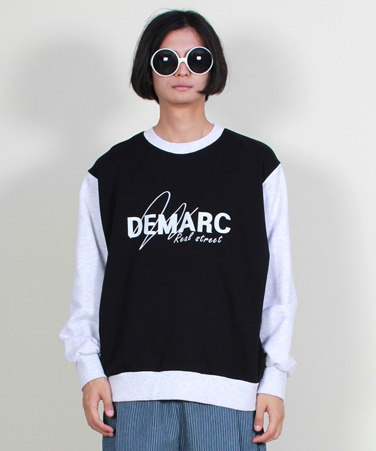 드마크(DEMARC) 컬러 배색 로고 그래픽 맨투맨 블랙