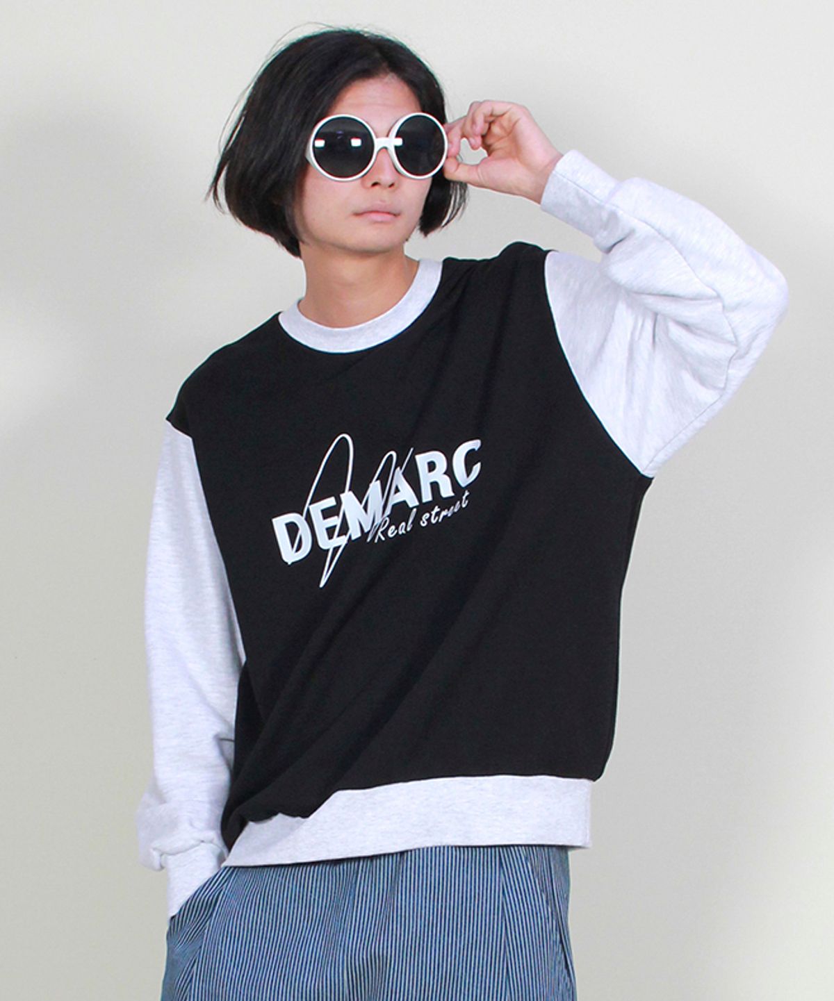 드마크(DEMARC) 컬러 배색 로고 그래픽 맨투맨 블랙