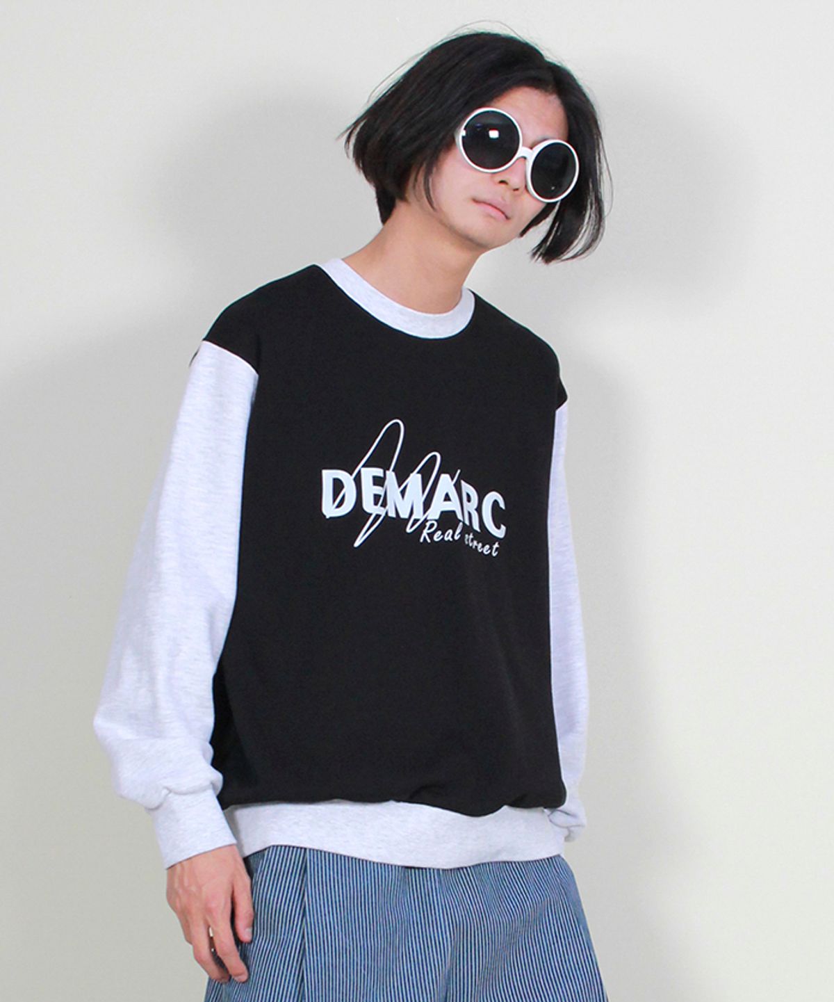 드마크(DEMARC) 컬러 배색 로고 그래픽 맨투맨 블랙
