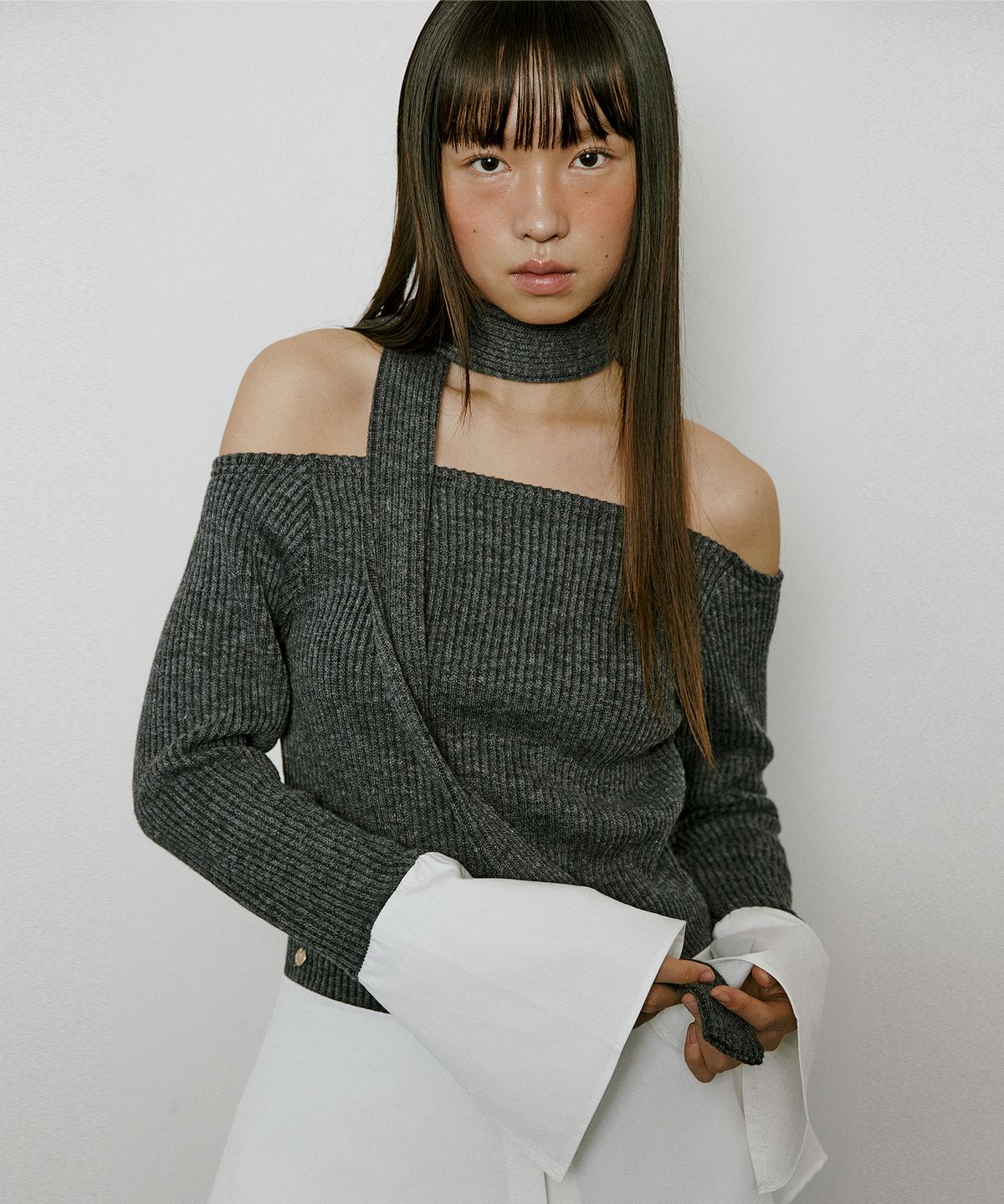 루시르주(LUCIR ZU) layered shirt off shoulder top (charcoal)