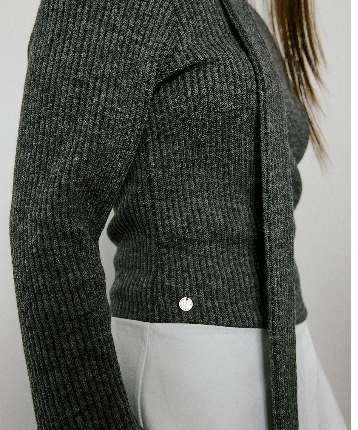 루시르주(LUCIR ZU) layered shirt off shoulder top (charcoal)