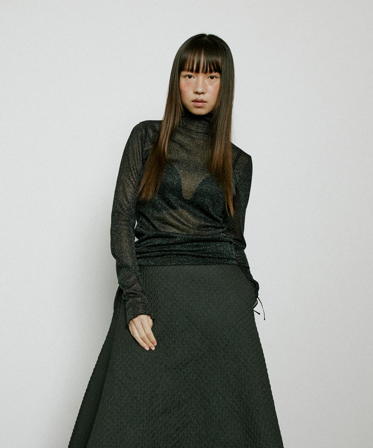 루시르주(LUCIR ZU) Glitter String Turtleneck Sleeve (black)
