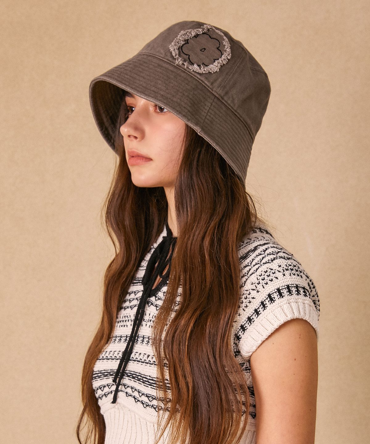 엘케블룸(ELKE BLOEM) FLOWER PATCH COTTON KHAKI BUCKET HAT