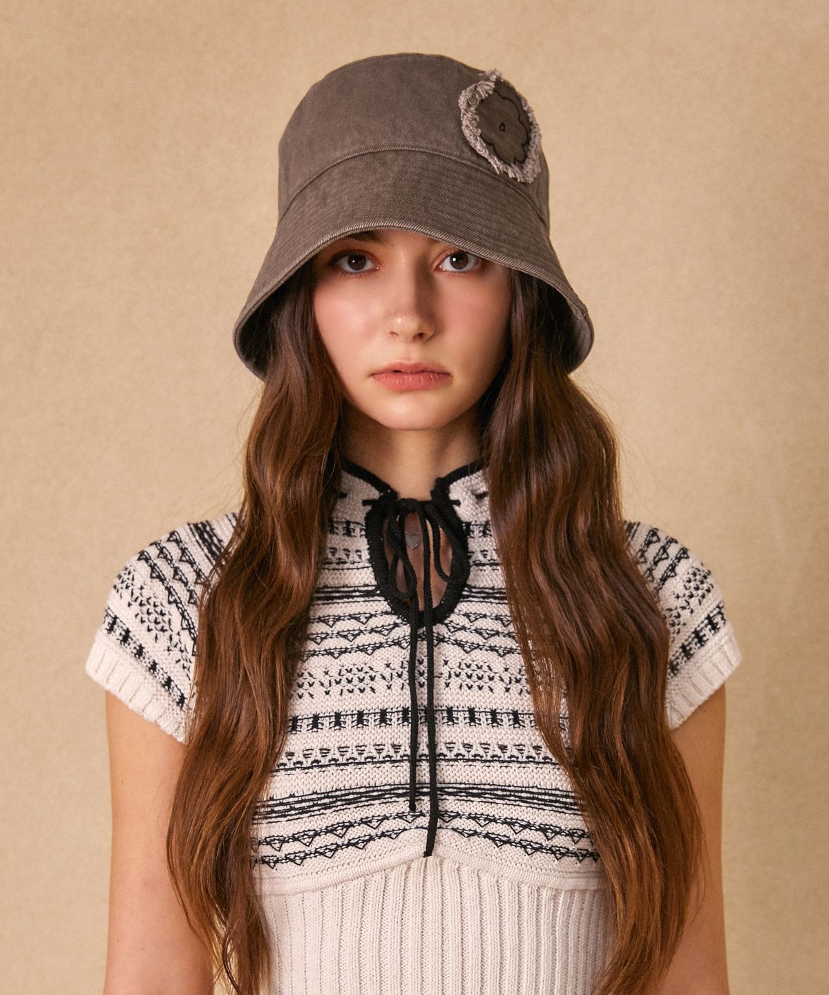 엘케블룸(ELKE BLOEM) FLOWER PATCH COTTON KHAKI BUCKET HAT