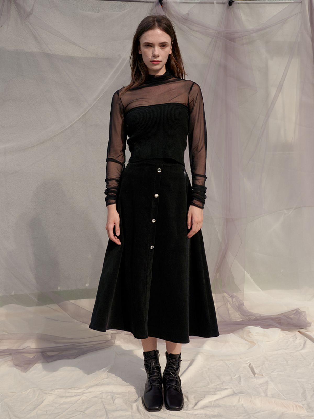 쏘리, 투 머치 러브(SORRY, TOO MUCH LOVE) Lyly Rose Corduroy Flare Skirt_Black