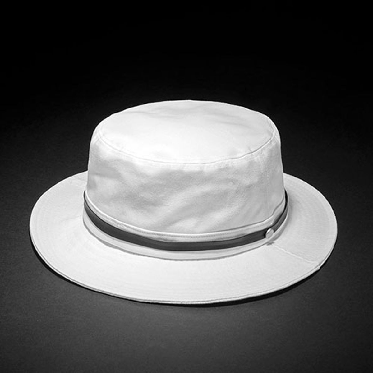 빈스모크(VINSMOKE) Western Bucket hat [WHITE]