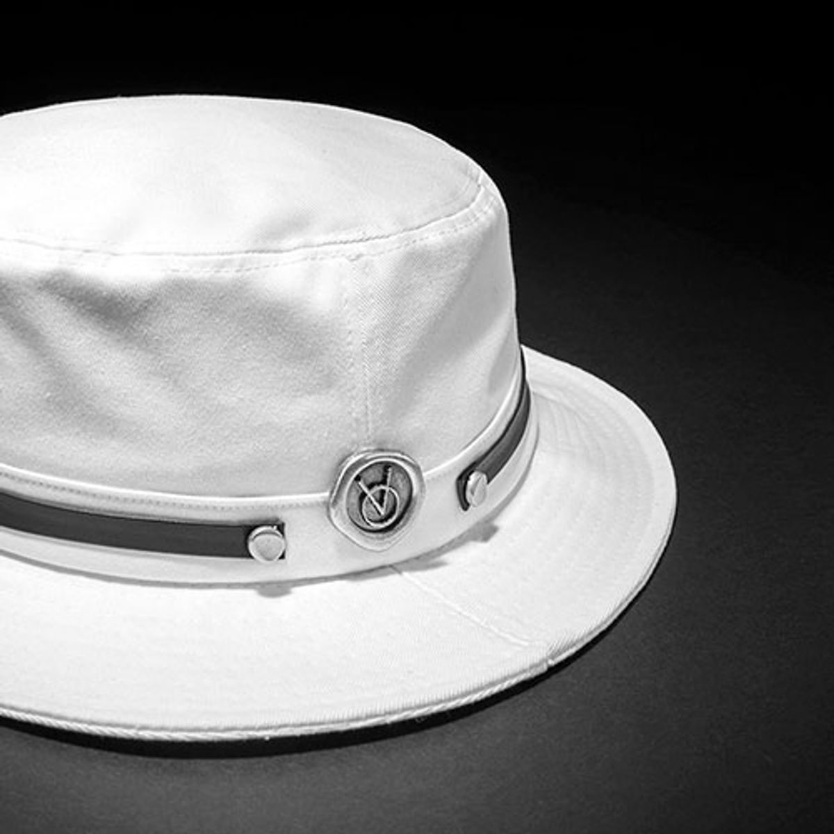 빈스모크(VINSMOKE) Western Bucket hat [WHITE]