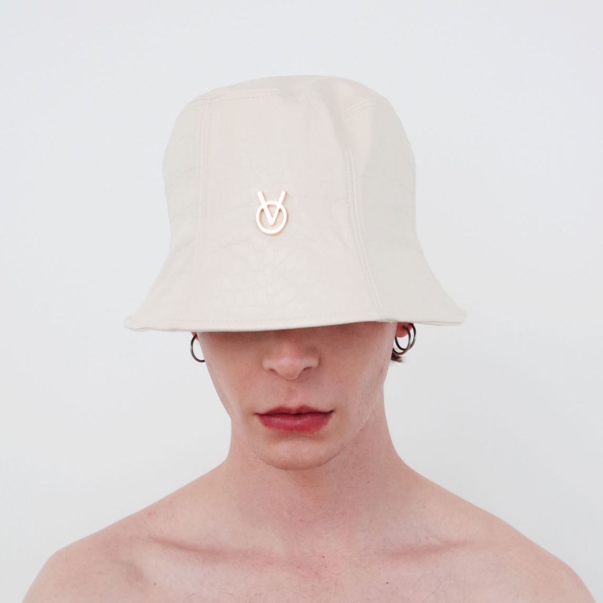 빈스모크(VINSMOKE) KHERTY 버킷햇 [WHITE]