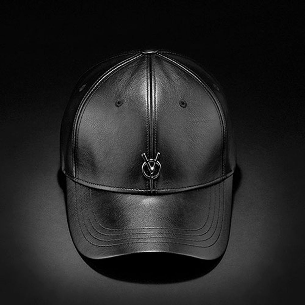 빈스모크(VINSMOKE) Silver Logo Leather [BLACK] 볼캡 [HARD FIT]