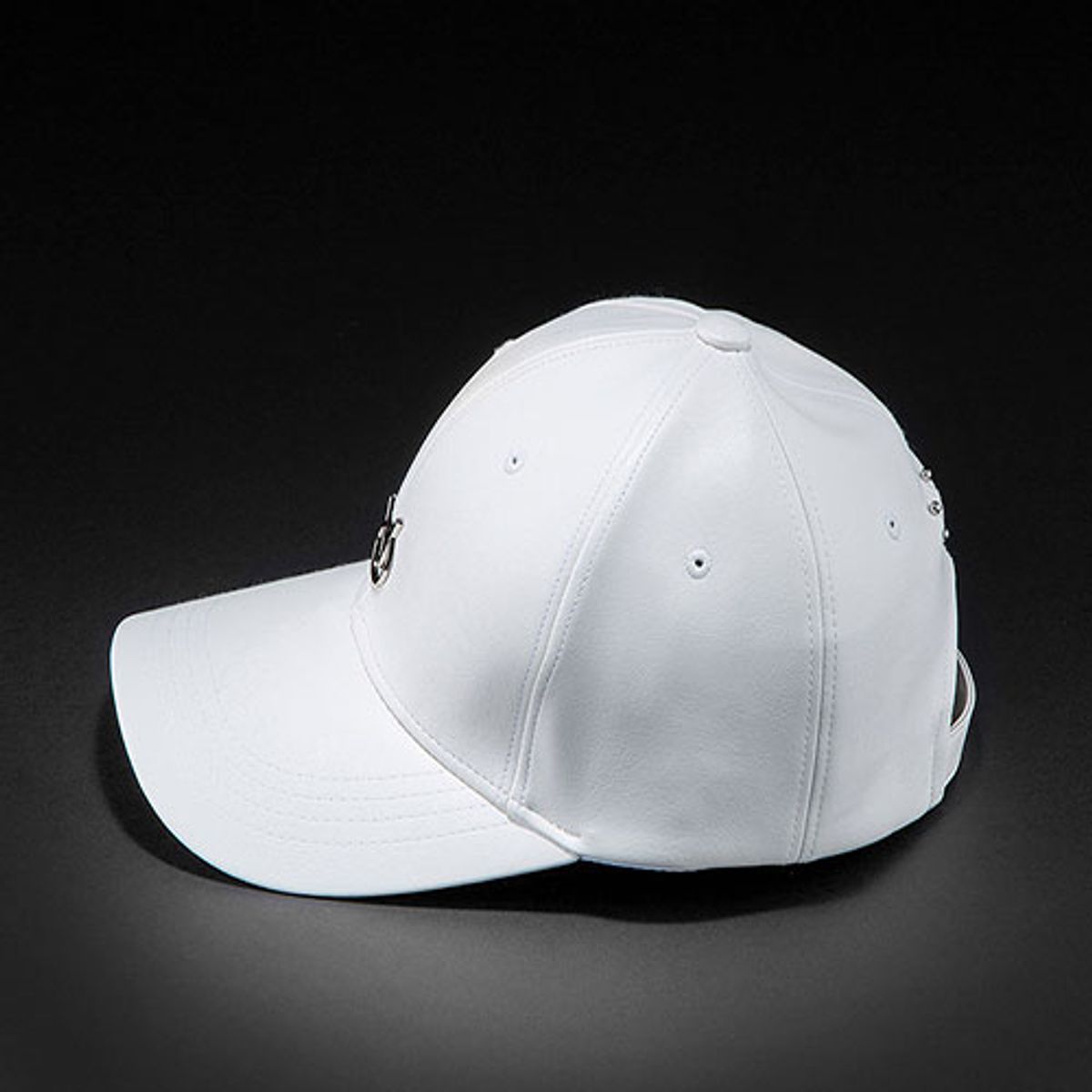 빈스모크(VINSMOKE) Silver Logo Leather [WHITE] 볼캡 [HARD FIT]