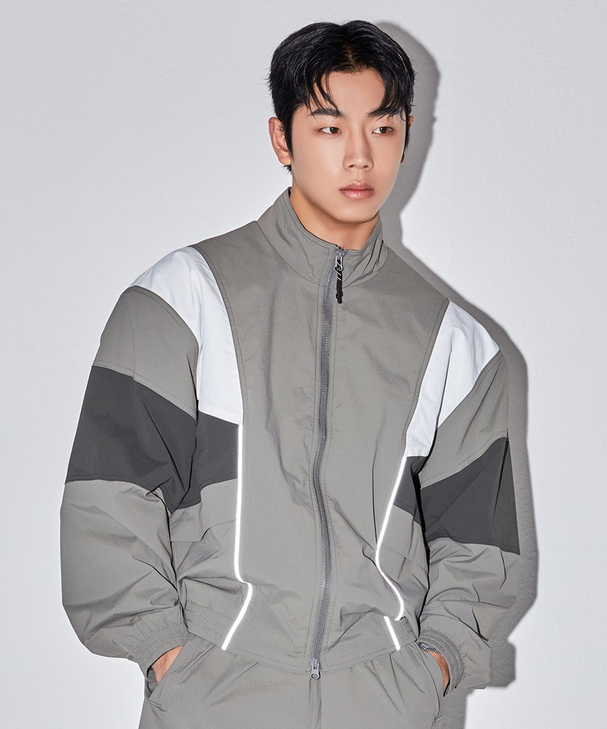 무신사 스탠다드 스포츠(MUSINSA STANDARD SPORTS) 컬러블럭 하이 스트레치 집업 (2color)