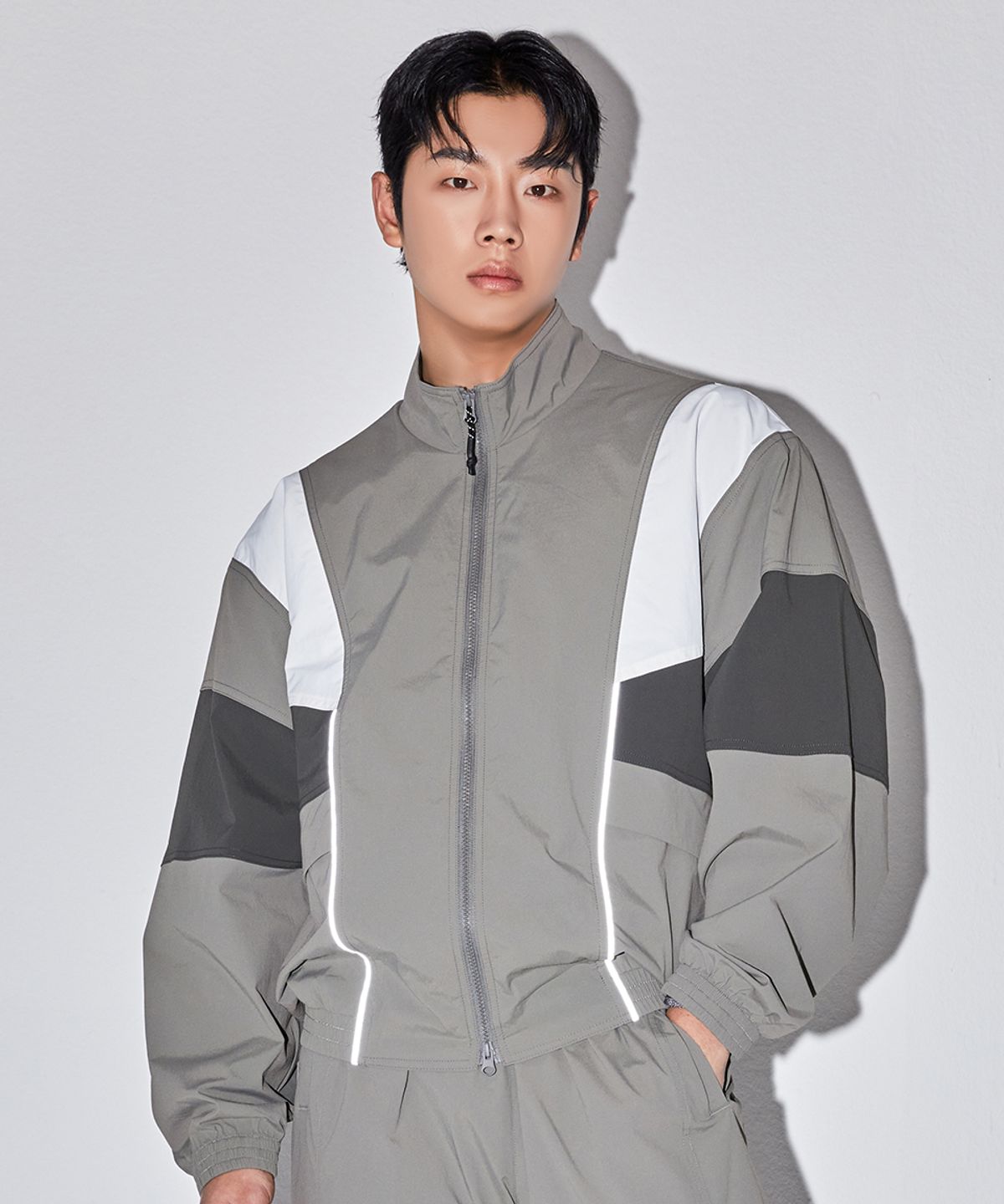 무신사 스탠다드 스포츠(MUSINSA STANDARD SPORTS) 컬러블럭 하이 스트레치 집업 (2color)