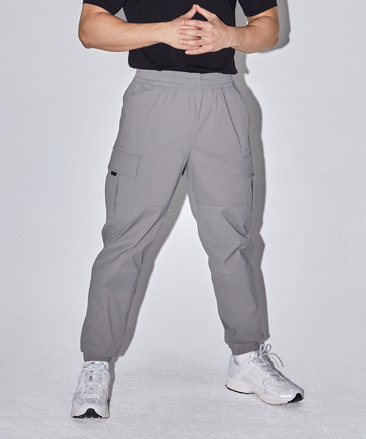 무신사 스탠다드 스포츠(MUSINSA STANDARD SPORTS) 무브쉘 카고 조거팬츠 (2color)