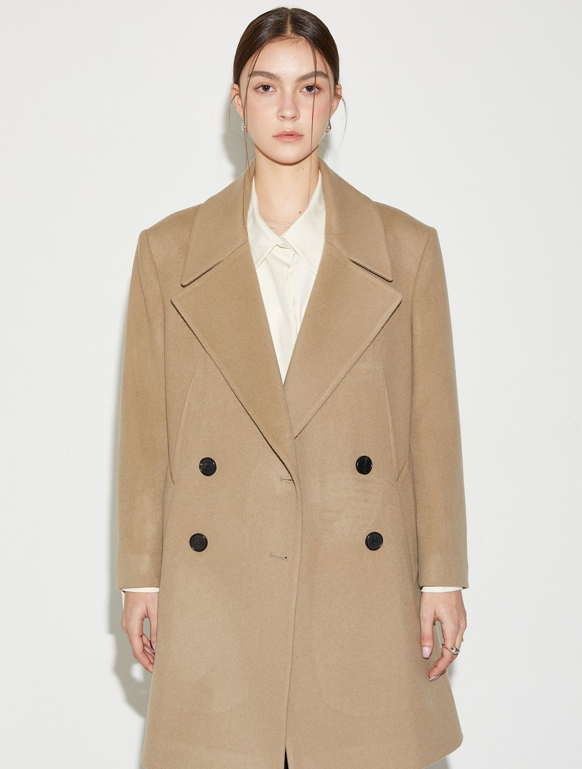 르이엘(LE YIEL) Oversized Wool Half Coat_Sand Beige 오버사이즈 울 하프 코트_샌드 베이지
