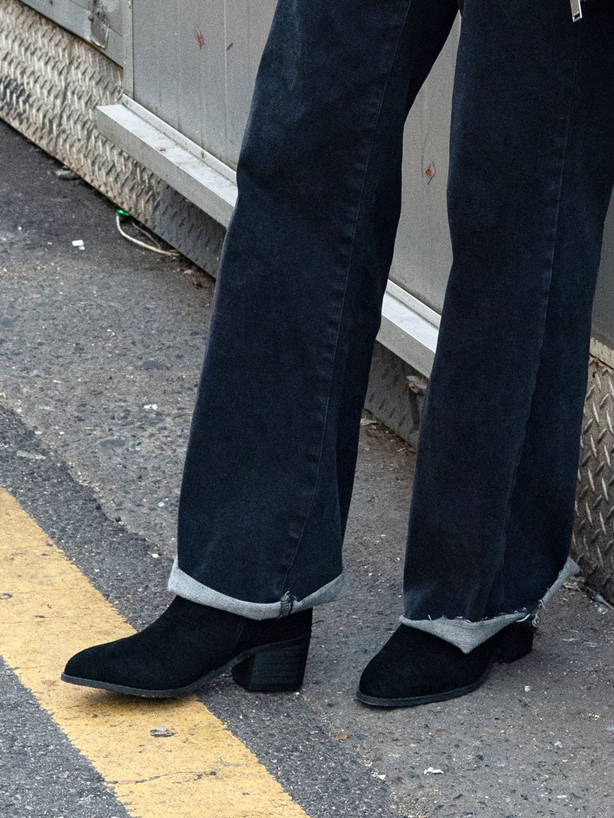 세스띠(CESTI) 스웨이드 매니쉬컷 앵클부츠(BLACK)