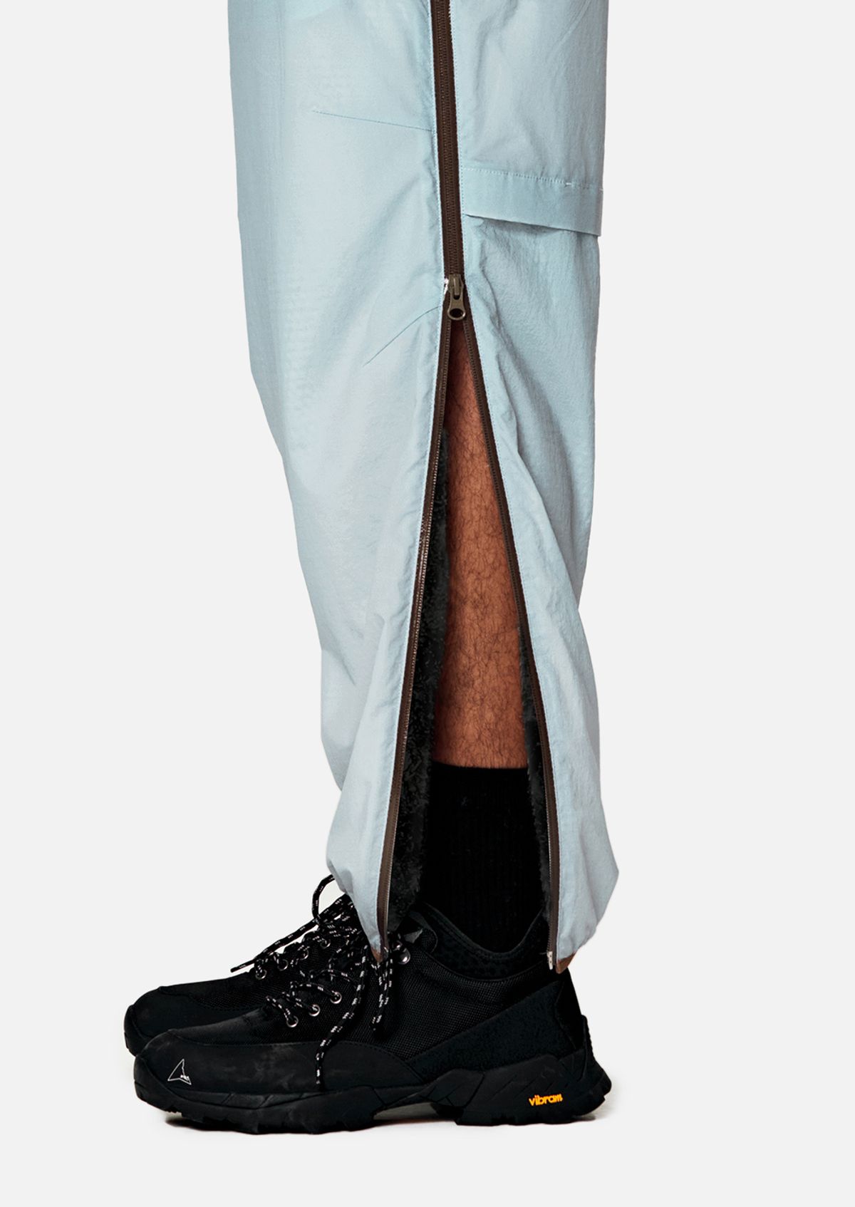 칼렉(KALEG) UNISEX WARM UP PANTS LIGHT BLUE