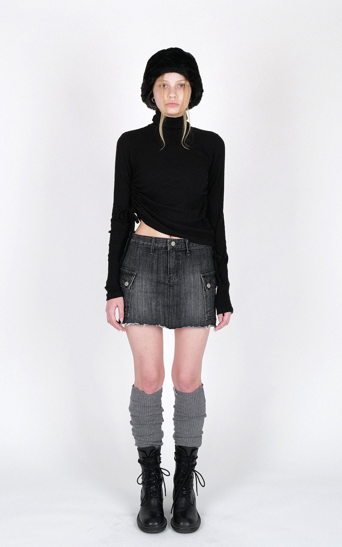리마지(REMAGIE) Side Shirring Turtleneck (black)