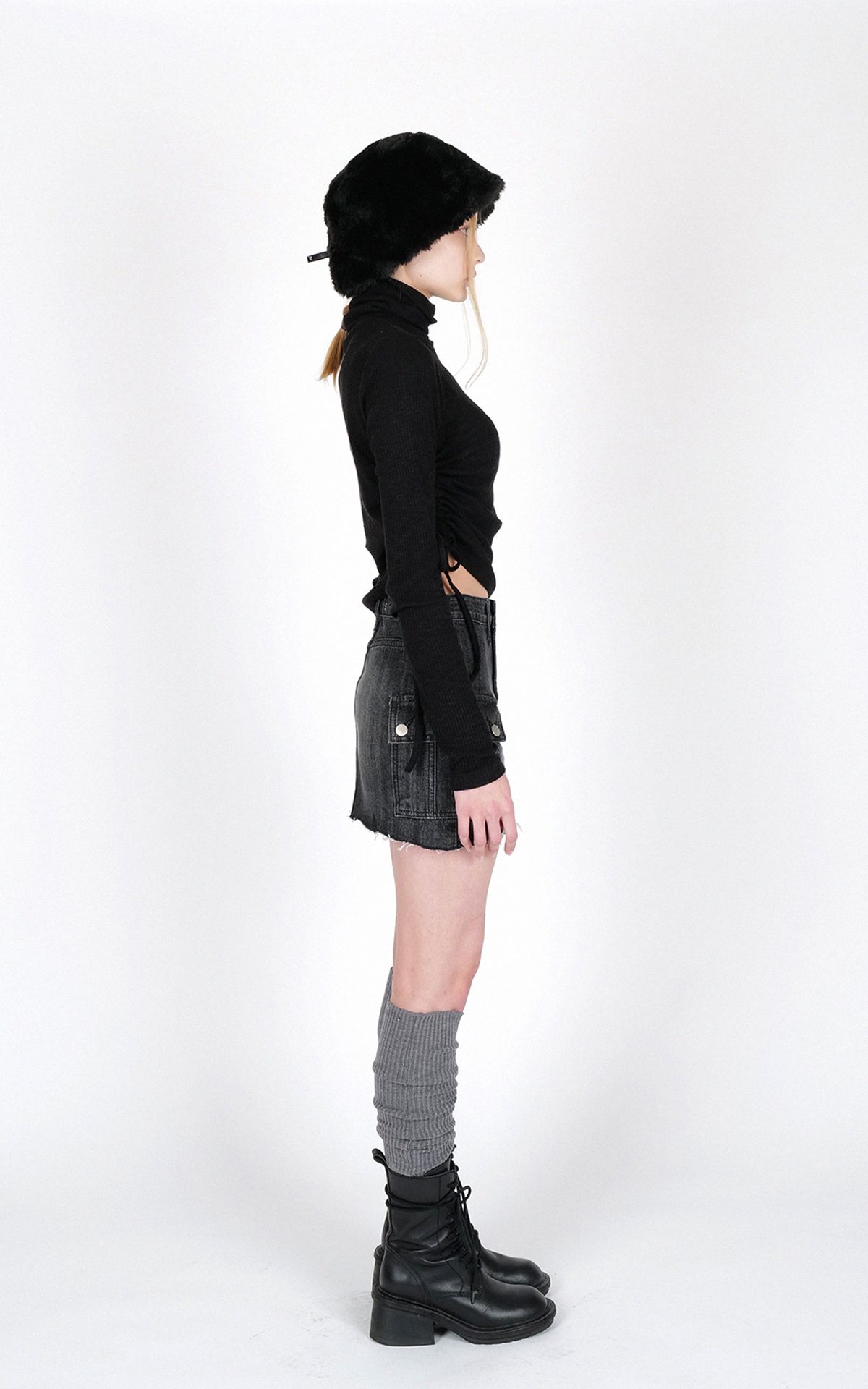 리마지(REMAGIE) Side Shirring Turtleneck (black)