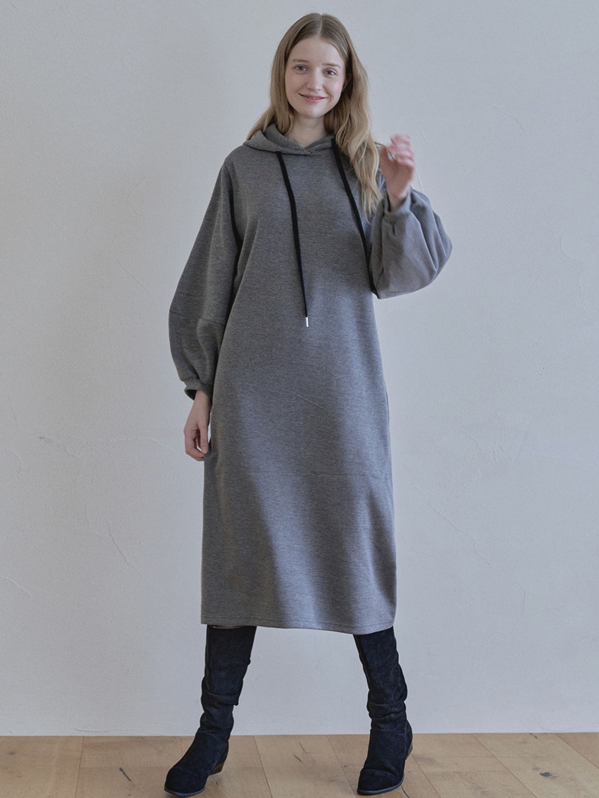 아방(AVANT-G) Volume Sleeve Long Hooded Dress - CHARCOAL (기모)
