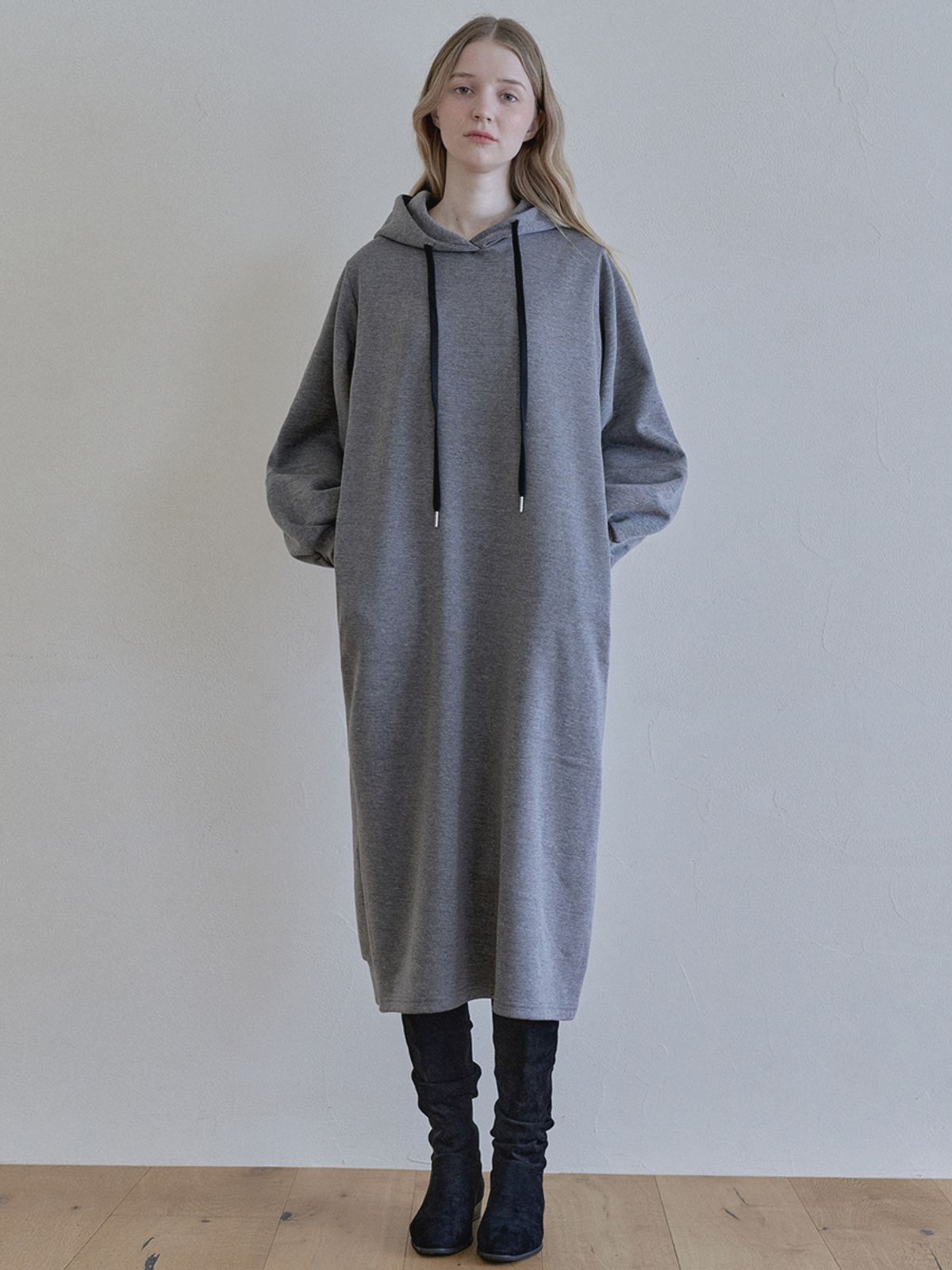아방(AVANT-G) Volume Sleeve Long Hooded Dress - CHARCOAL (기모)