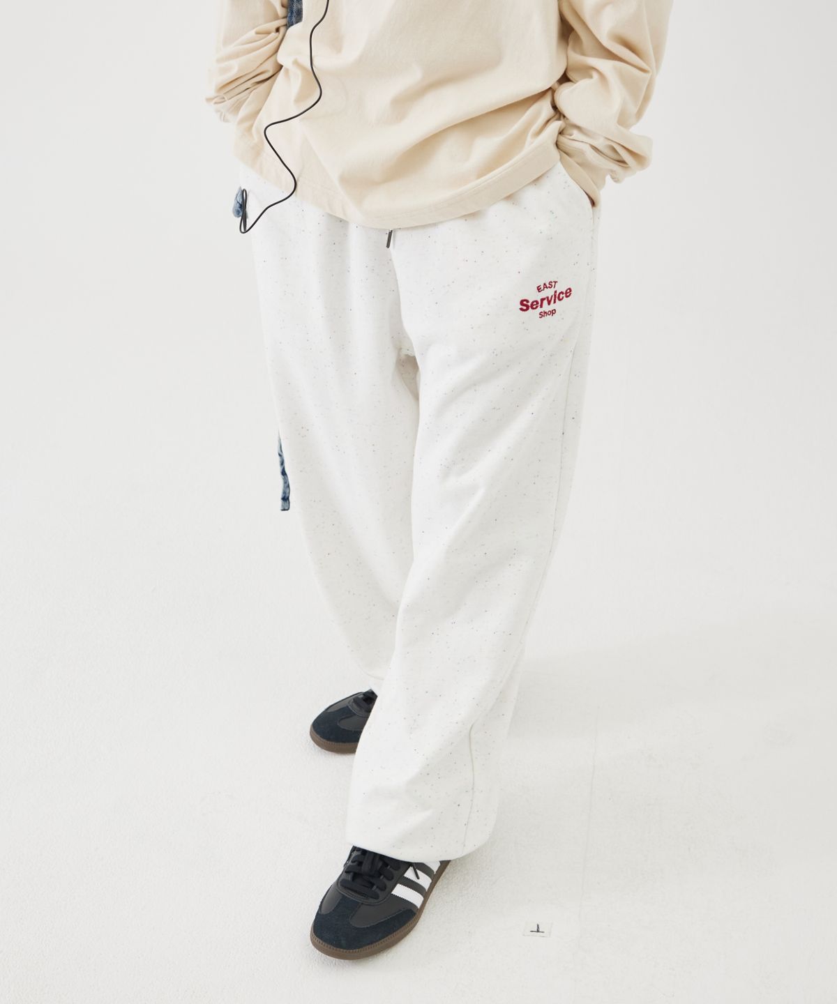 이스트서비스샵(eastserviceshop) Symbol Sweat Pants - White