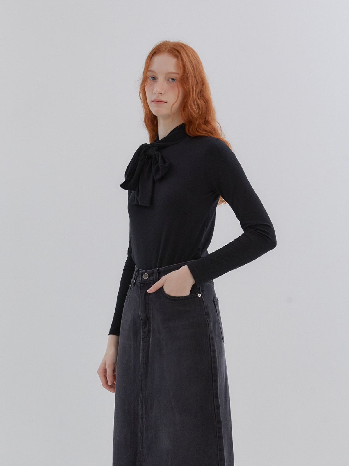 아노에틱(ANOETIC) RIBBON SCARF TURTLENECK TOP_BLACK
