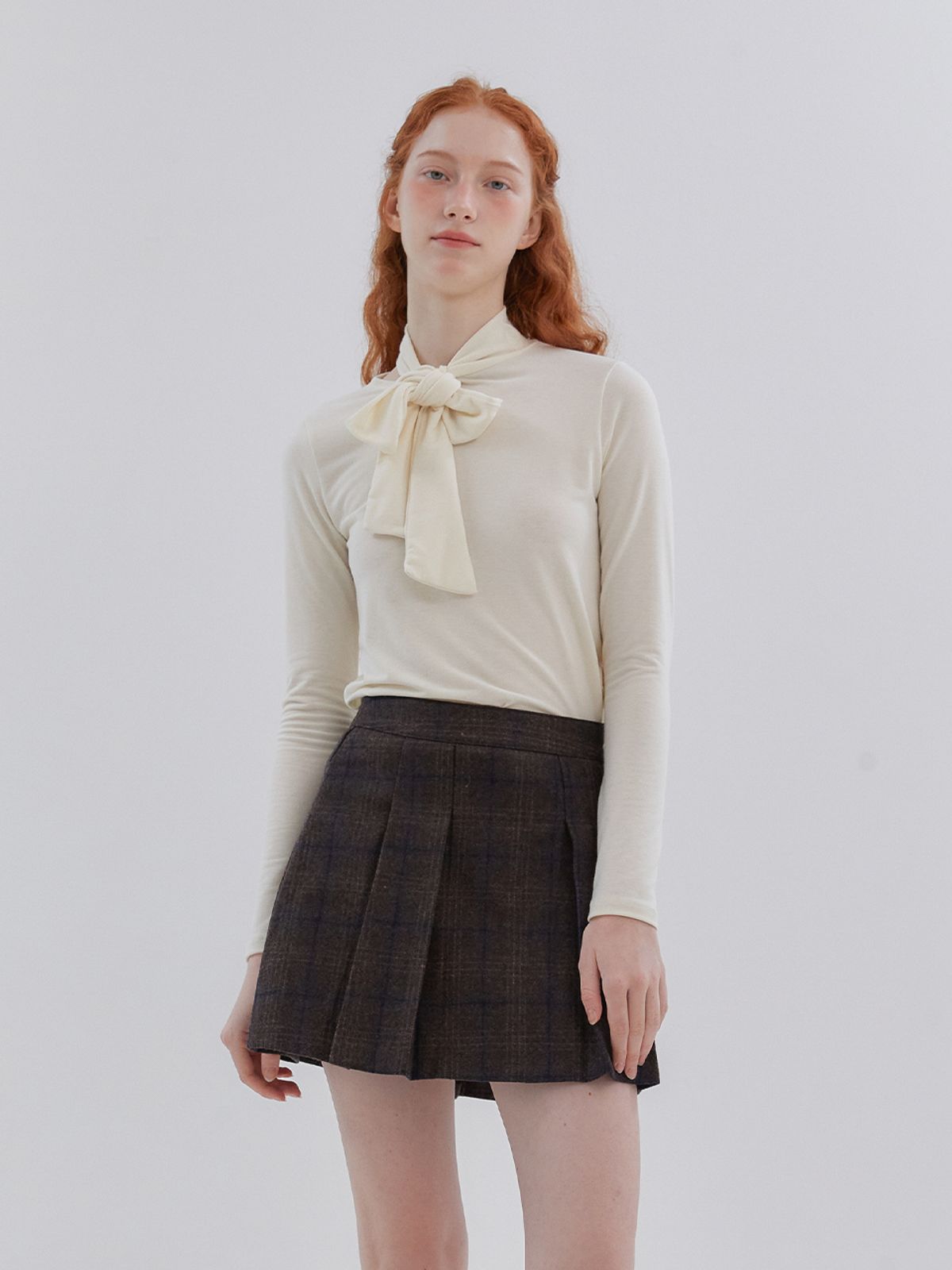 아노에틱(ANOETIC) RIBBON SCARF TURTLENECK TOP_IVORY