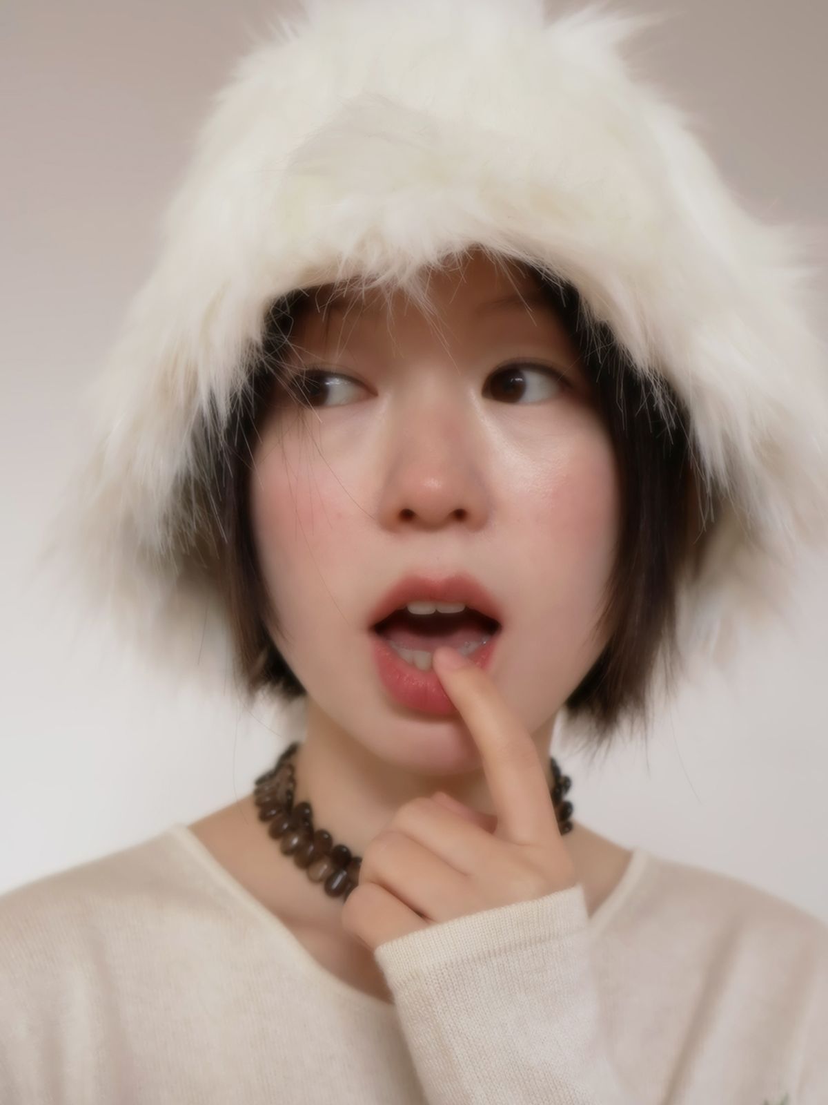 콜로신스(COLOCYNTH) Poiu Fur Bucket Hat White