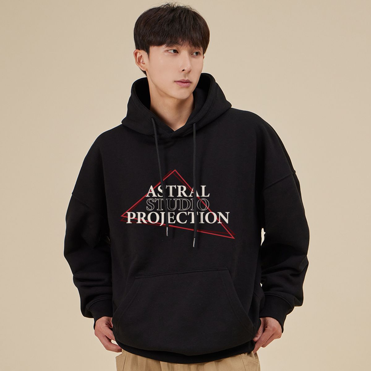 아스트랄 프로젝션(ASTRAL PROJECTION) 트라이앵글 로고 오버핏 와이드 숄더 후디_블랙