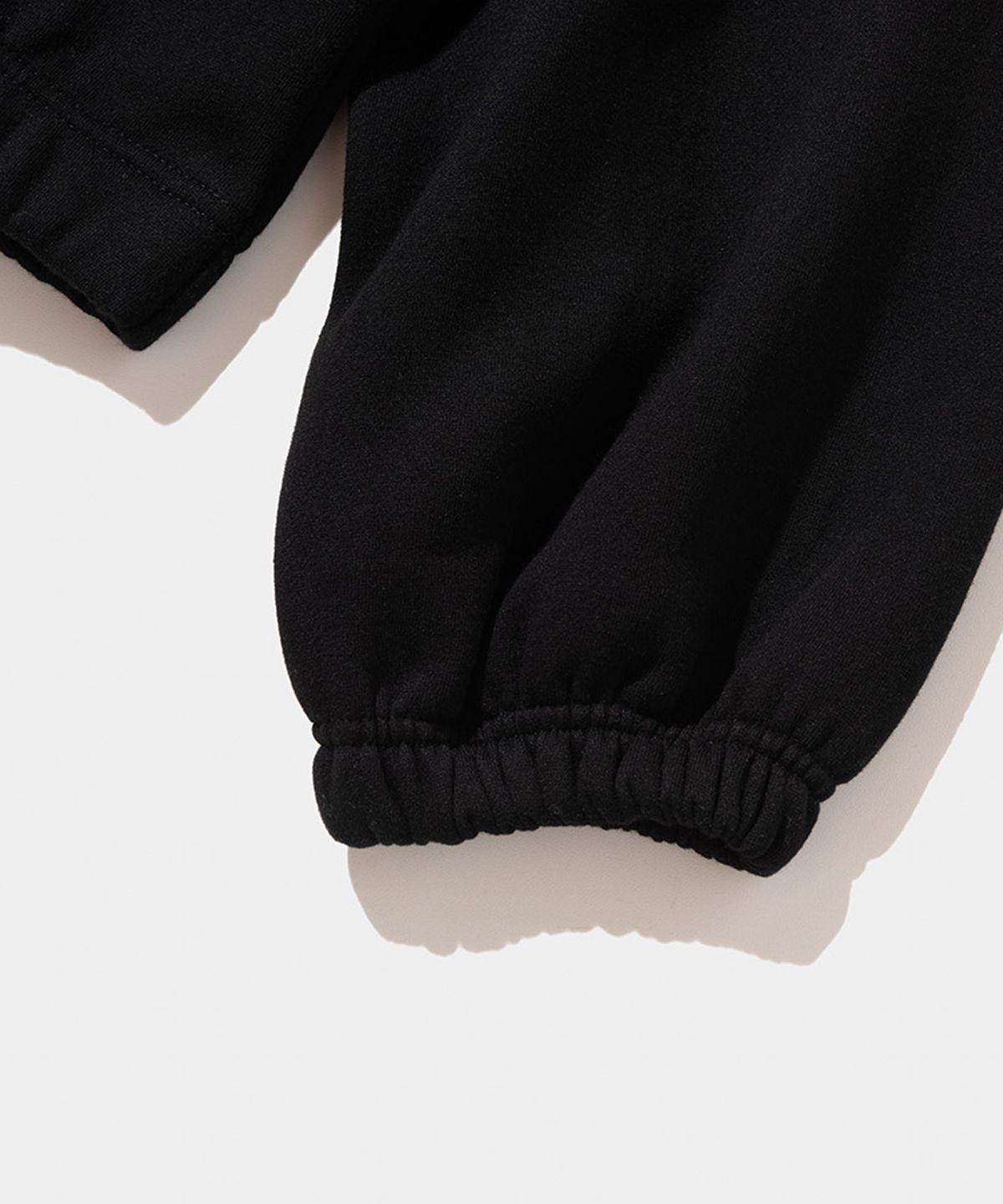 스탠드먼츠(STANDMENTS) COMFY HOODIE BLACK