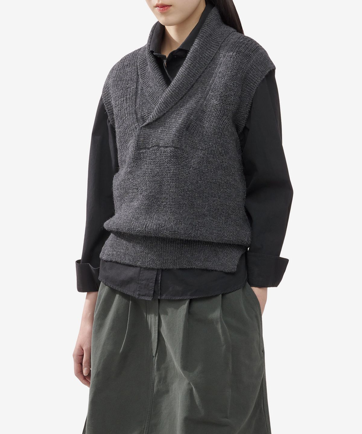 마가렛 호웰(MHL MARGARET HOWELL) 숄 카라 베스트 - 챠콜 / WHKN0138A23KLFCHR