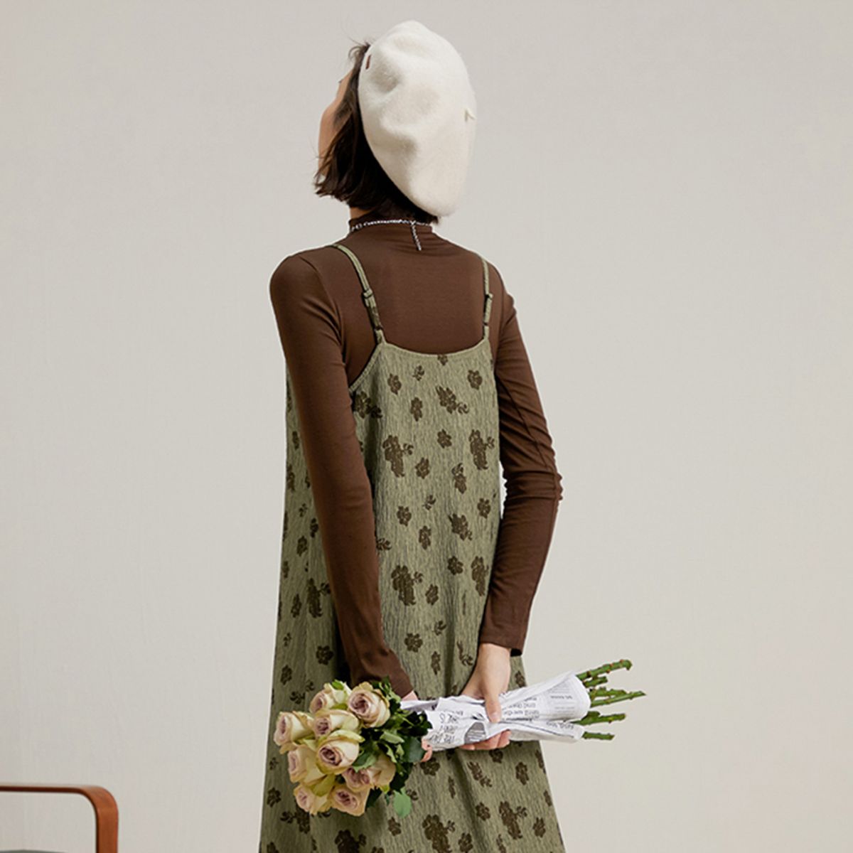 랭썬(LANGSON) LS_V-neck floral strap dress