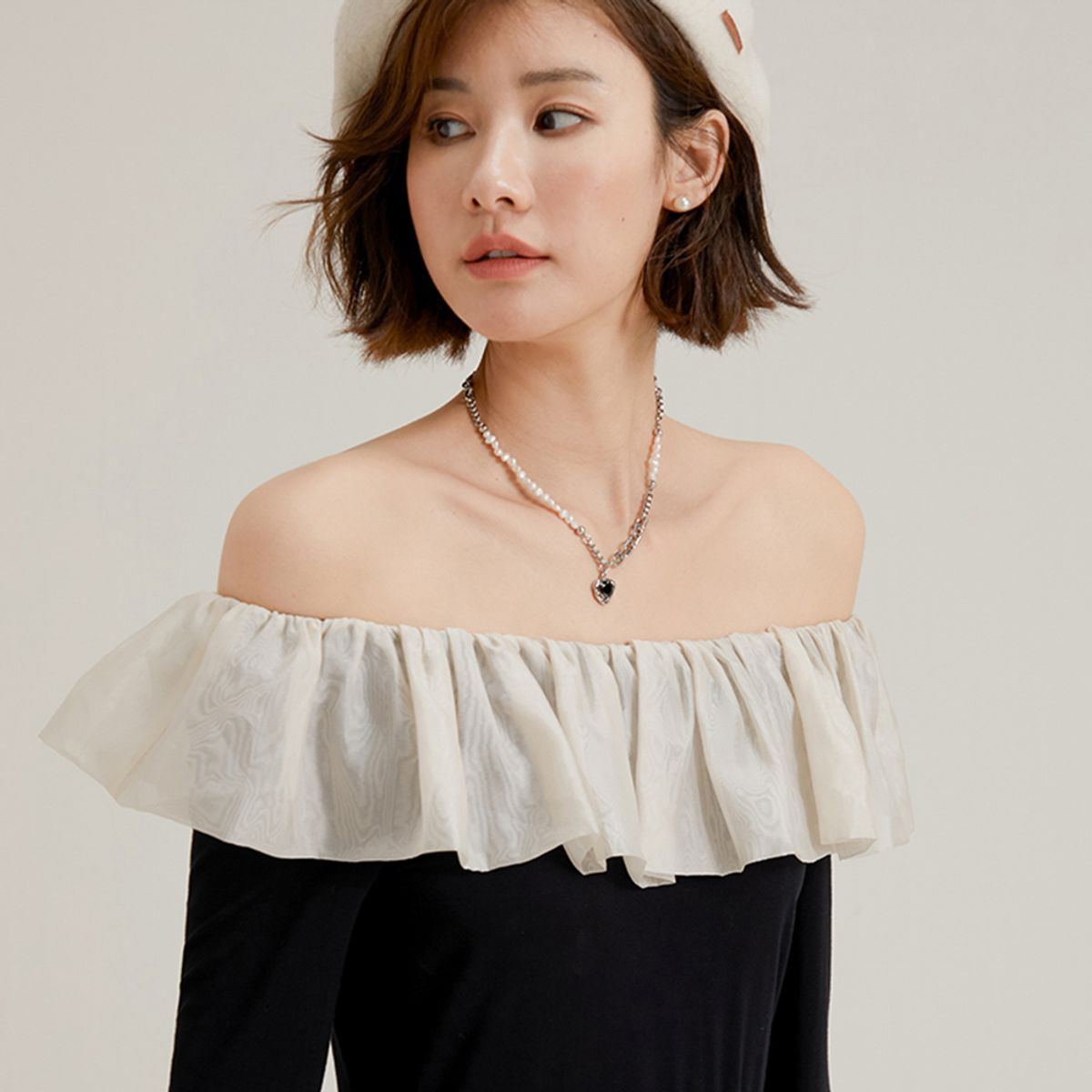랭썬(LANGSON) LS_Stitched ruffle black dress