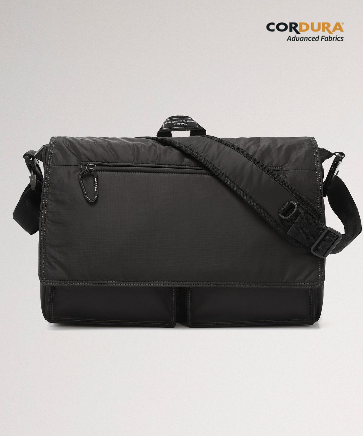 에이지 그레이(AGED GRAY) 코듀라패디드메신저백