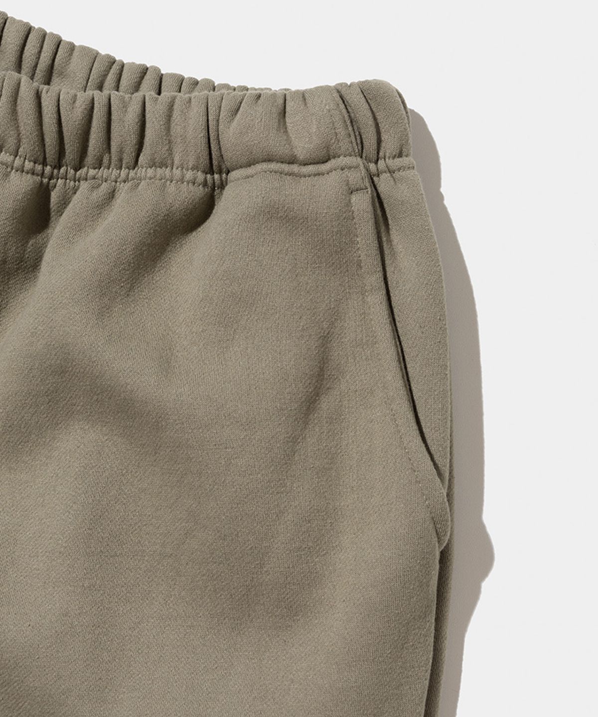 스탠드먼츠(STANDMENTS) COMFY SWEATPANTS LIGHT OLIVE