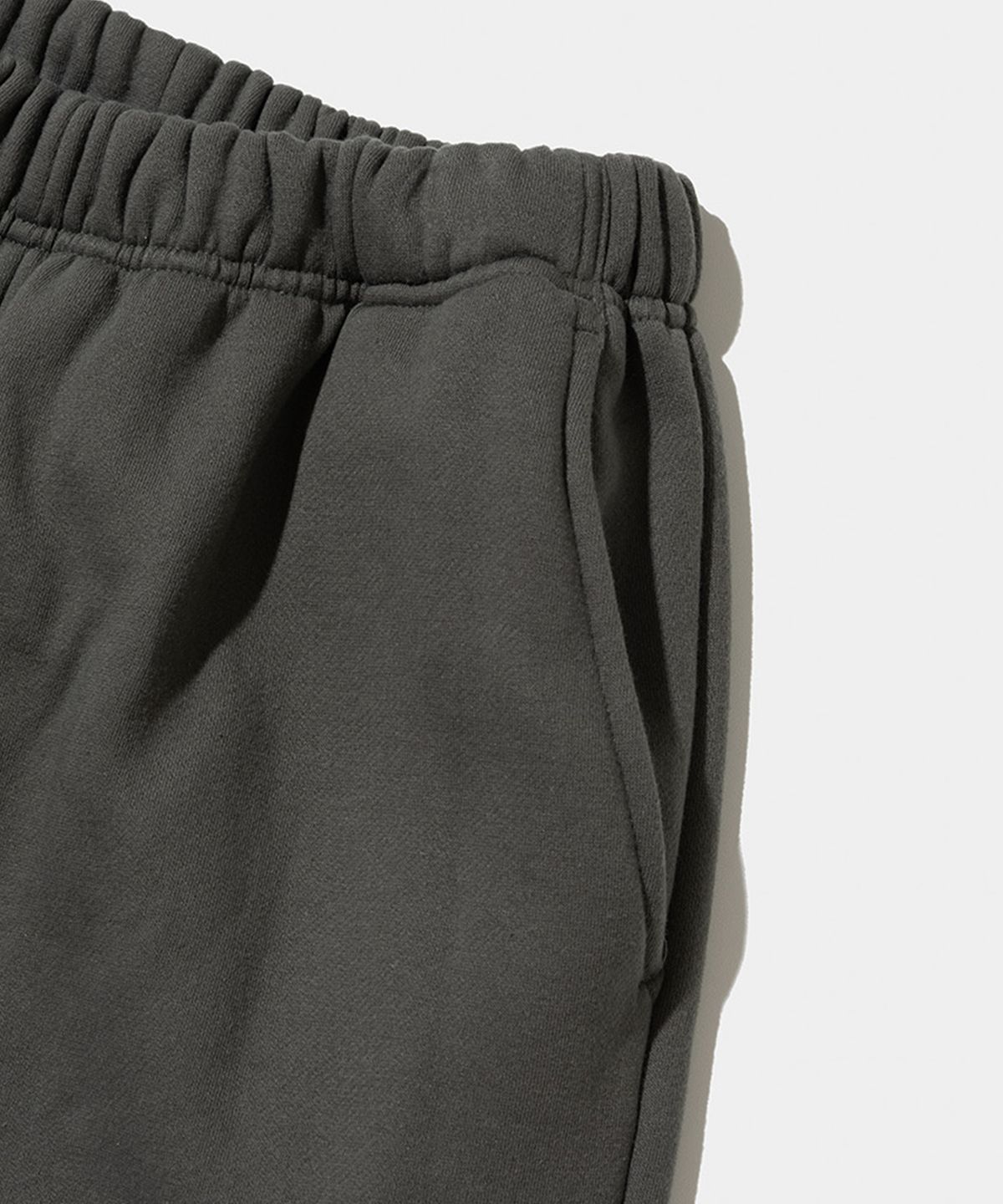 스탠드먼츠(STANDMENTS) COMFY SWEATPANTS DARK OLIVE