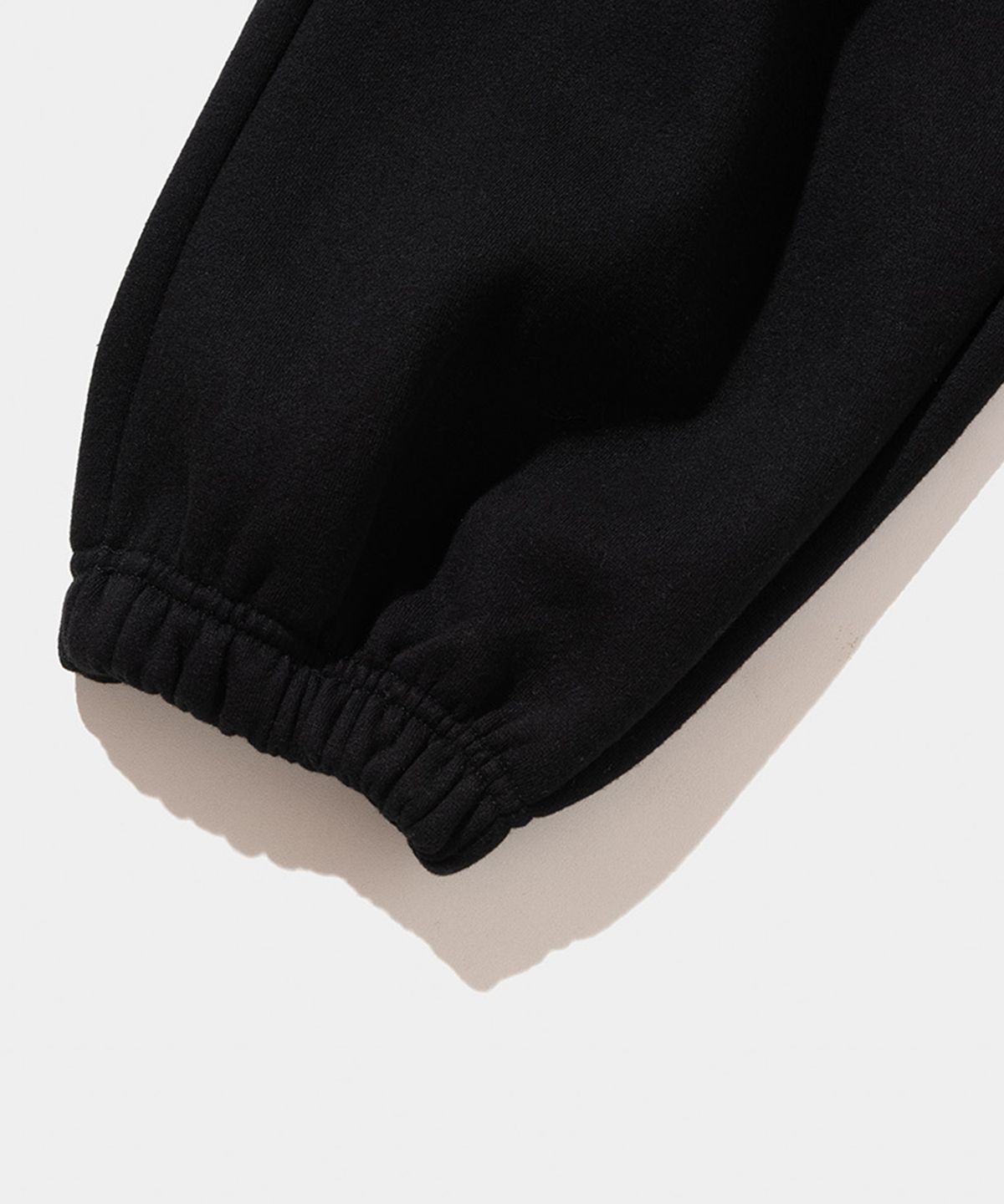 스탠드먼츠(STANDMENTS) COMFY SWEATPANTS BLACK