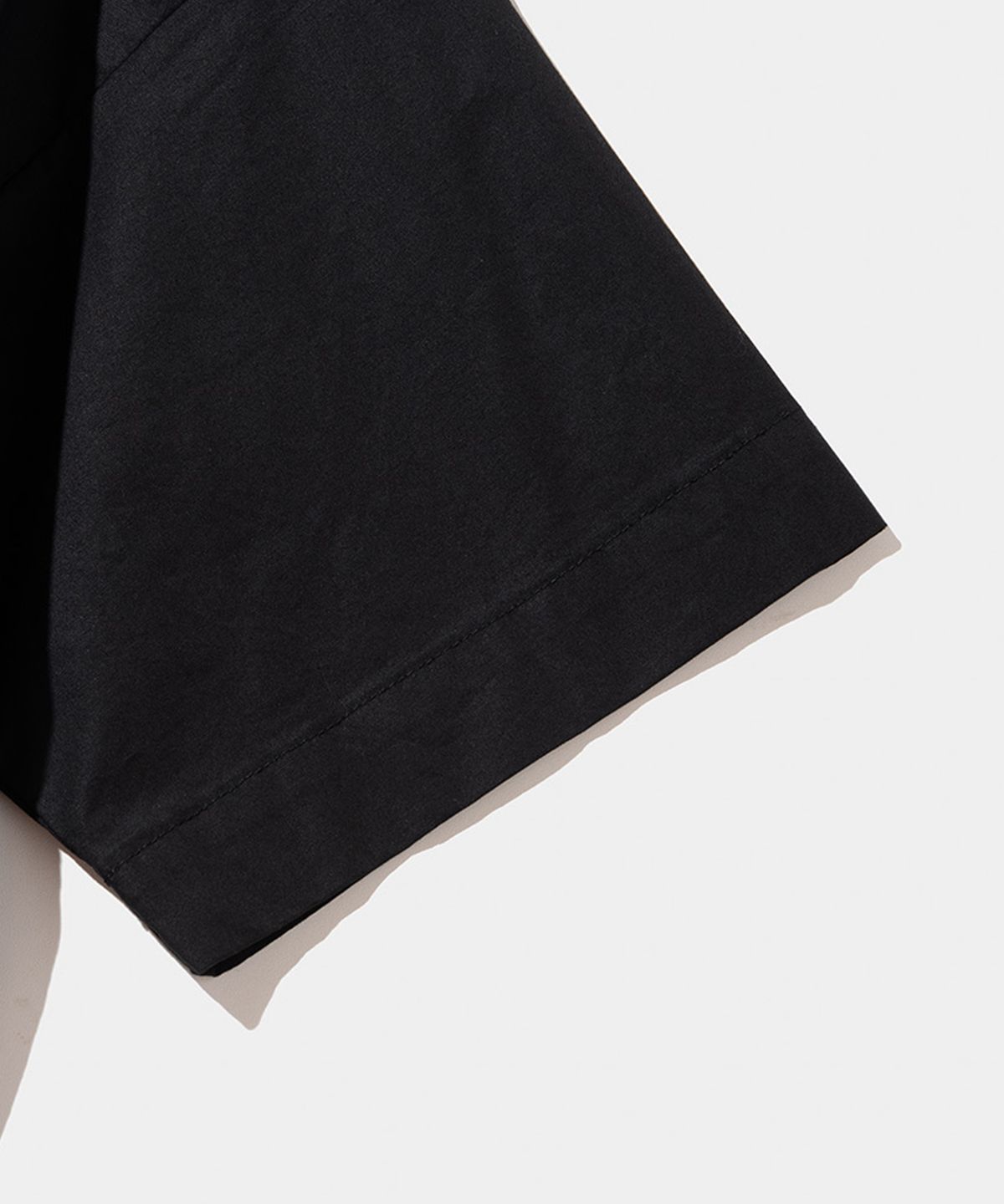 스탠드먼츠(STANDMENTS) WOVEN T-SHIRT BLACK