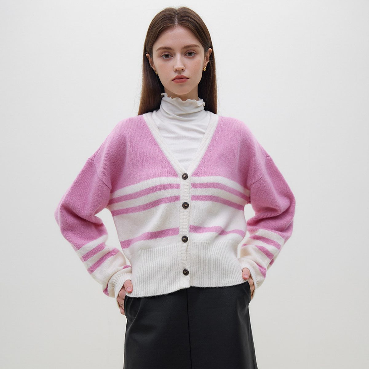 웬스데이딜라잇(WEDNESDAY DELIGHT) WD_Striped v-neck cardigan_2color